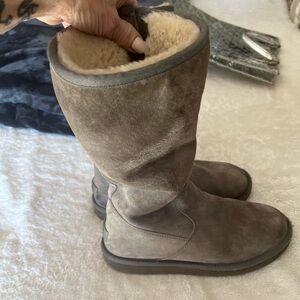 Ugg suede boots.zipper on side.